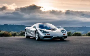 بعد 27 عامًا من العزلة.. ماكلارين F1 تعود للأضواء في مزاد نادر بكاليفورنيا