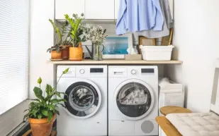 غسيلك ليس كما تظن.. دراسة تكشف أخطاء شائعة في تنظيف الملابس