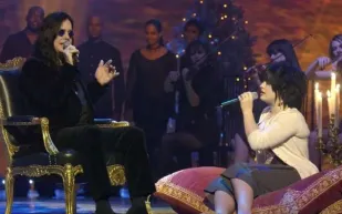 بعد وفاة أوزي أوزبورن.. كيف عبّرت ابنته كيلي عن حزنها العميق؟