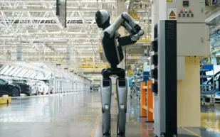 ثورة في الذكاء الاصطناعي.. روبوت صيني يعمل بلا توقف (فيديو)