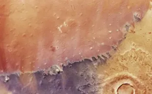 ألوان المريخ الحقيقية: صورة مذهلة تكشف أسرار الكوكب الأحمر