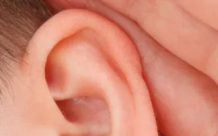 أمل جديد للصم.. علاج جيني يُعيد السمع خلال شهر واحد