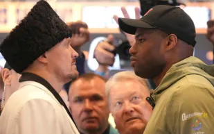 من يُتوج بالذهب ومن يحصد الملايين في نزال أوسيك ودوبوا؟