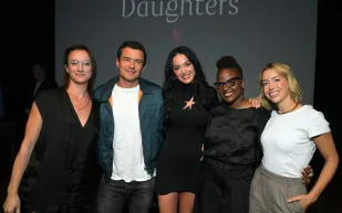 أورلاندو بلوم يكسر صمته بعد شائعات انفصاله عن كاتي بيري