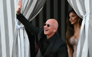 الملياردير جيف بيزوس يدفع غرامة شهرية بقيمة 1000 دولار.. لماذا؟