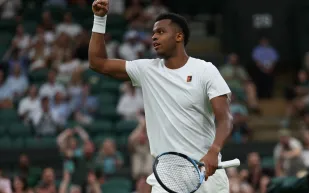 صاروخ فرنسي يهزّ ويمبلدون.. مبتيشي بيريكار يسجل أسرع إرسال في التاريخ (فيديو)