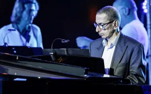 فيروز تودّع ابنها.. تفاصيل جنازة زياد الرحباني