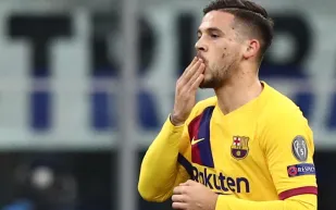 نجم برشلونة السابق يتعرض لإصابة خطيرة... وحياته الخاصة تتصدر المشهد