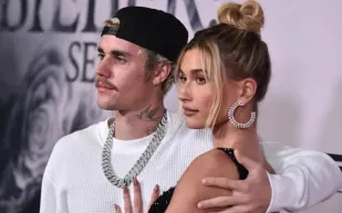 بعد شائعات الانفصال.. جاستن بيبر يؤكد حبه لزوجته بصورة جديدة 