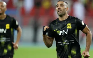 عبدالرزاق حمدالله ليس الأول.. نجوم جمعوا بين قمصان الهلال والاتحاد والنصر!