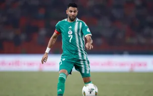 نجم الجزائر رياض محرز يكشف موعد اعتزاله ويشيد بملاعب المغرب