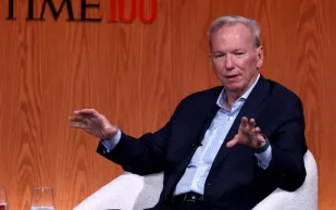 الرئيس السابق لـ Google: لا تفكير عميق مع التنبيهات... والتركيز يبدأ من إطفاء الهاتف