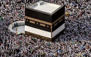 من زمزم إلى العود.. خطوات غسل الكعبة المشرفة لعام 1447هـ