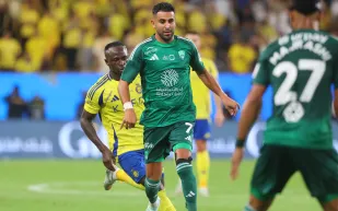 رياض محرز يُشيد بالدوري السعودي.. لكنه يخالف رونالدو في التصنيف