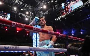 لكمات خاطفة ونزال ناري.. شيراز يطيح ببرلانغا ويبعثر أوراق السوبر متوسط (فيديو) 