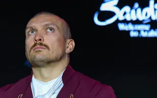 18 عامًا من الانتصارات.. أوسيك يواصل كتابة تاريخه فوق الحلبات البريطانية