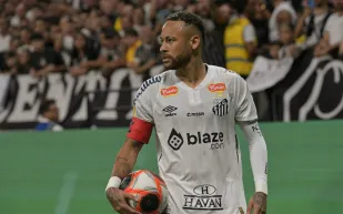 بعد خسارة سانتوس.. نيمار يفقد أعصابه ويشتبك مع الجماهير (فيديو)