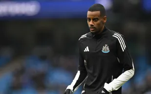 ووسط شائعات انتقاله إلى الهلال.. نيوكاسل يستبعد ألكسندر إيزاك من الجولة الآسيوية