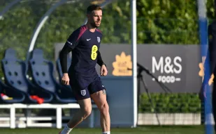 من أياكس إلى لندن.. برينتفورد يضم قائد ليفربول السابق