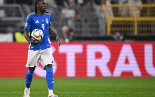 مويس كين في مرمى الهلال.. مفاوضات أولية ورسوم كسر العقد على الطاولة