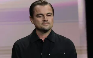 ليوناردو دي كابريو يستعرض فقدانه للوزن على يخت فاخر في سان تروبيه