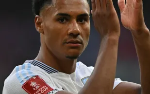 أولي واتكينز على رادار الهلال بعد تعثر صفقة أوسيمين