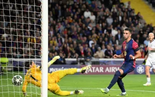 رغم اهتمام أستون فيلا.. نجم برشلونة يُعلن موقفه من الرحيل