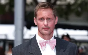 لماذا ترك ألكسندر سكارسغارد التمثيل في عمر 13 عامًا رغم النجومية؟