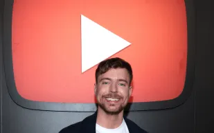 MrBeast يتوج بـ 400 مليون مشترك ويصبح أصغر ملياردير على يوتيوب!