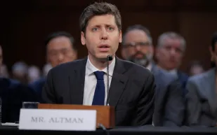 سرير واحد وكلمة واحدة.. كيف أشعل سام ألتمان مبيعات الأسرّة الذكية؟