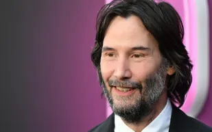 ساعة "جون ويك" المسروقة تظهر في تشيلي وتعود إلى يد كيانو ريفز