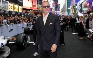 إطلالة جديدة لبراد بيت في فيلم Cliff Booth (فيديو)