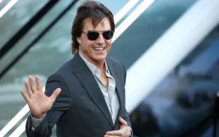 توم كروز وآنا دي أرماس.. علاقة رومانسية تتجاوز الشائعات