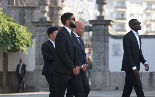 بين دموع الوداع وهموم الموسم.. أين يقف ليفربول اليوم؟