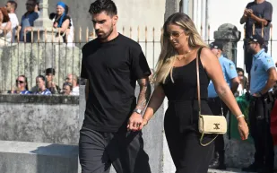 20 صورة وفيديو ترصد أبرز المشاهد المؤثرة في جنازة دييغو جوتا 