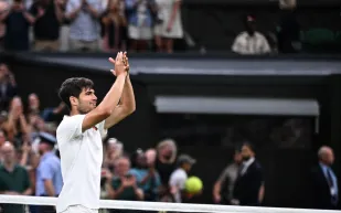 قبل عامه الثاني والعشرين: كارلوس ألكاراز يجني أكثر من 45 مليون دولار ويتوّج بـ 21 لقبًا 