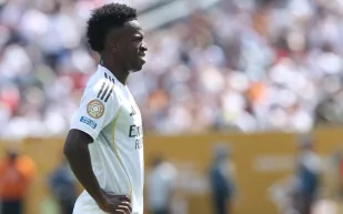 فينيسيوس لا يشعر بالراحة مع ألونسو.. هل نشهد رحيله إلى الدوري السعودي؟