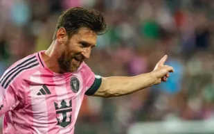 هل يحضر ميسي افتتاح كامب نو في 2026؟ الخلاف مع لابورتا يثير الشكوك