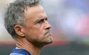 لويس إنريكي يشتبك مع لاعب تشيلسي بعد نهائي المونديال.. والمدرب يبرّر تصرفه