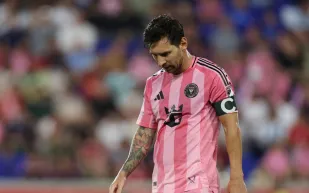 ليونيل ميسي في مرمى العقوبات.. ماذا حدث في مباراة النجوم؟