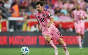 ميسي يُسجل ثنائية جديدة ويقود إنتر ميامي لاكتساح ريد بولز (فيديو)