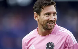 في اليوم العالمي لكرة القدم.. تذكارات ميسي تتصدر مشهد المقتنيات الرياضية الفاخرة