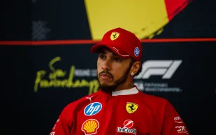 هل سيترك لويس هاميلتون الفورمولا 1 من أجل "GTA 6"؟ (فيديو)