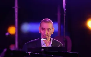 وداعا زياد الرحباني.. نكهة التمرد تفقد صوتها الجريء في الموسيقى والمسرح العربي