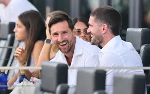 ليونيل ميسي يكشف عن تشكيلة "سترايكر بلو" المستوحاة من علم الأرجنتين (فيديو)