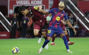 برشلونة يتفوق على فيسيل كوبي بثلاثية.. وصدمة من أول مشاركة لراشفورد