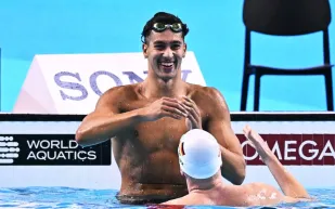 البطل التونسي أحمد الجوادي يتصدر العالم في 800 متر سباحة حرة (فيديو)