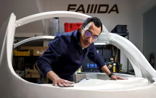 المصمم عبدالعزيز العبيّد:  علمني جدي تحدي المستحيل.. وكبرتُ وأنا أحلم بمصنع سيارات سعودي