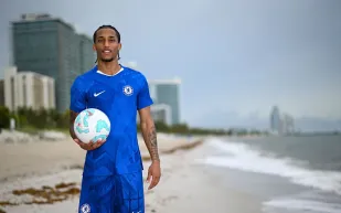 تشيلسي يتعاقد مع جواو بيدرو في صفقة قوية