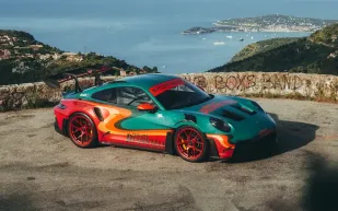 دوا ليبا تطرح نسخة بورشه 911 GT3 RS الفريدة في مزاد خيري لدعم الفنون والتعليم